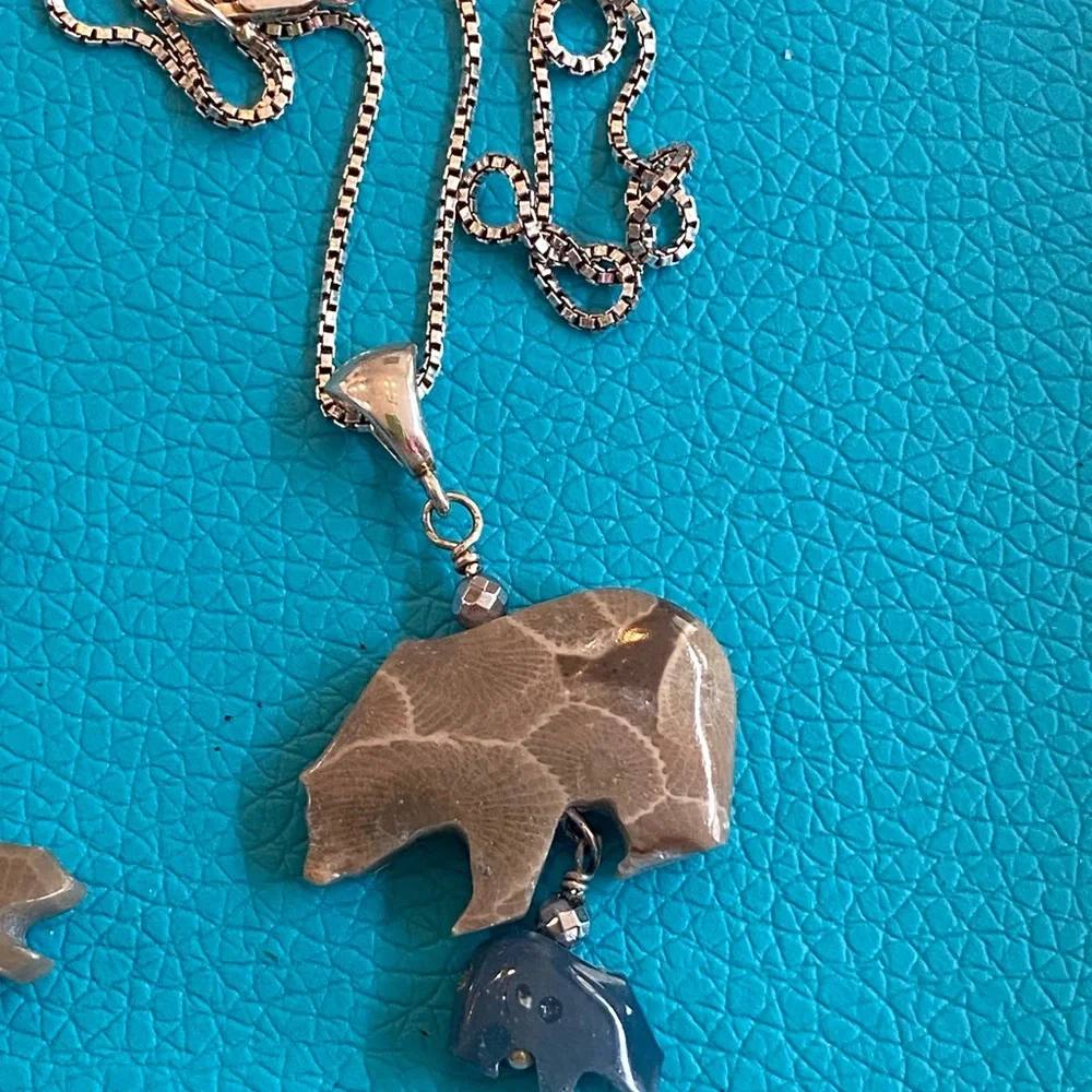 Petoskey Mama Bear Pendant and Baby Bear Earrings Set Silver with 18” Chain - Picture 5 of 9